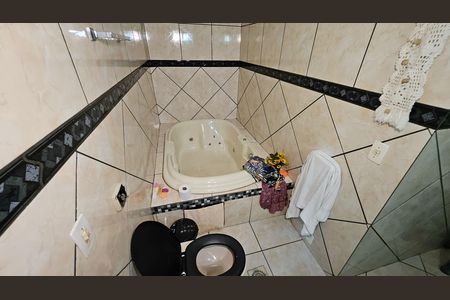 Casa à venda com 301m², 3 quartos e 4 vagas Casa à venda com 301m², 3 quartos e 4 vagasBanheiro Suíte