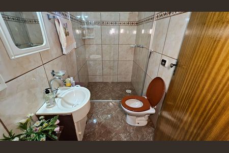 Casa à venda com 301m², 3 quartos e 4 vagas Casa à venda com 301m², 3 quartos e 4 vagasBanheiro Corredor