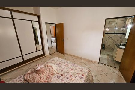 Casa à venda com 301m², 3 quartos e 4 vagas Casa à venda com 301m², 3 quartos e 4 vagasSuíte