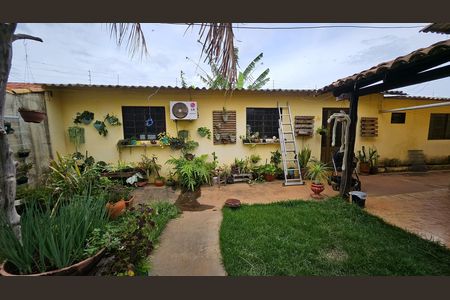 Casa à venda com 301m², 3 quartos e 4 vagas Casa à venda com 301m², 3 quartos e 4 vagasBarracão Fundos