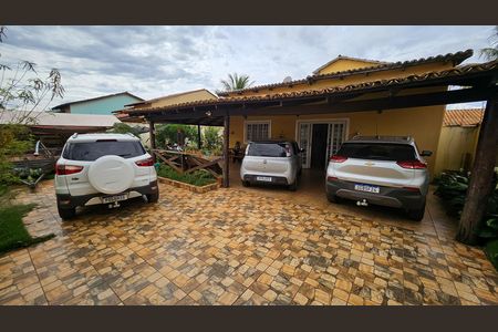 Casa à venda com 301m², 3 quartos e 4 vagas Casa à venda com 301m², 3 quartos e 4 vagasGaragem