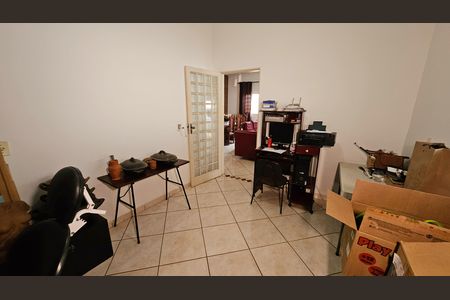 Casa à venda com 301m², 3 quartos e 4 vagas Casa à venda com 301m², 3 quartos e 4 vagasEscritório