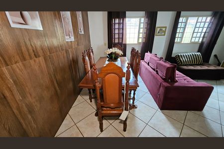 Casa à venda com 301m², 3 quartos e 4 vagas Casa à venda com 301m², 3 quartos e 4 vagasSala de Jantar