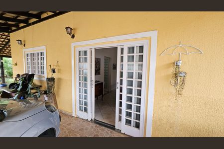 Casa à venda com 301m², 3 quartos e 4 vagas Casa à venda com 301m², 3 quartos e 4 vagasPorta de Entrada