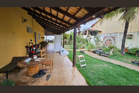 Casa à venda com 301m², 3 quartos e 4 vagas Casa à venda com 301m², 3 quartos e 4 vagasQuintal