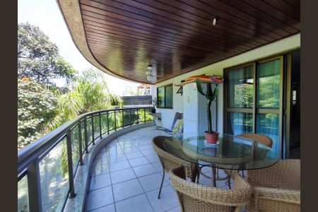 Apartamento à venda com 112m², 3 quartos e 2 vagasVaranda