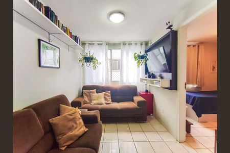 Sala de apartamento para alugar com 3 quartos, 53m² em Conjunto Residencial José Bonifácio, São Paulo