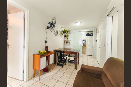 Sala de apartamento para alugar com 3 quartos, 53m² em Conjunto Residencial José Bonifácio, São Paulo