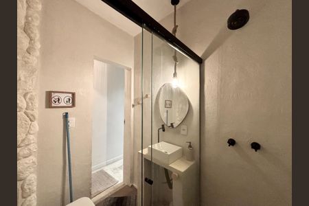 Banheiro social de apartamento à venda com 1 quarto, 32m² em Copacabana, Rio de Janeiro