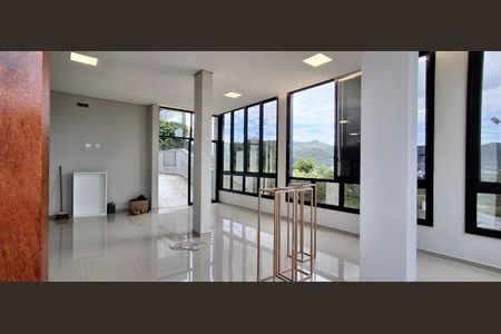 Sala de casa para alugar com 3 quartos, 220m² em Cacupé, Florianópolis