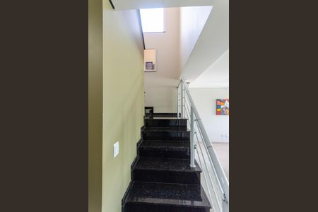 Casa à venda com 145m², 3 quartos e 3 vagasEscada