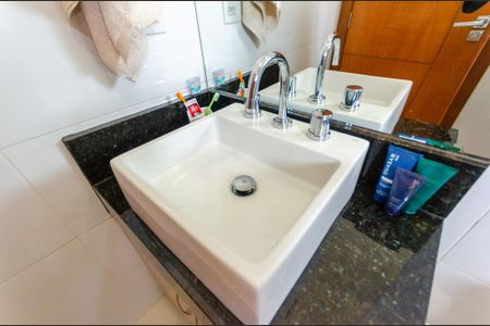 Casa à venda com 145m², 3 quartos e 3 vagasSuíte - Banheiro