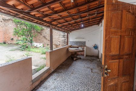 Casa à venda com 300m², 3 quartos e 2 vagasÁrea de Serviço