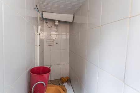 Casa à venda com 300m², 3 quartos e 2 vagasBanheiro Social da Casa dos Fundos