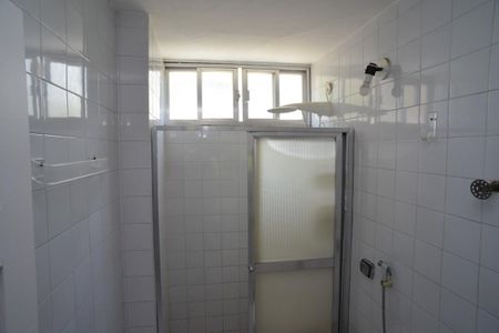 Banheiro Social de apartamento para alugar com 1 quarto, 34m² em Barra da Tijuca, Rio de Janeiro