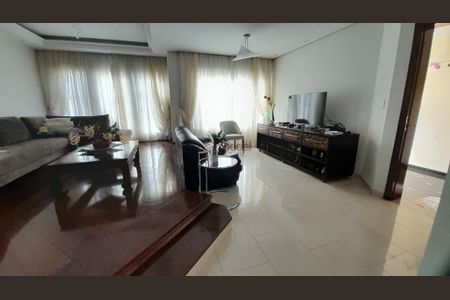 Casa à venda com 3 quartos, 300m² em Vila Carrão, São Paulo