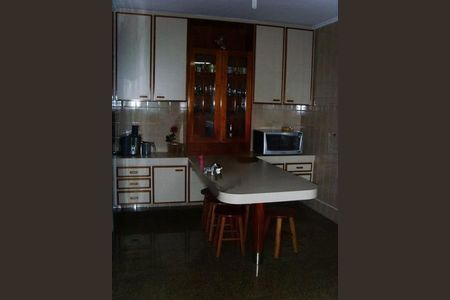 Casa à venda com 4 quartos, 400m² em Vila Baruel, São Paulo