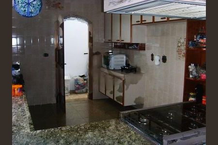 Casa à venda com 4 quartos, 400m² em Vila Baruel, São Paulo