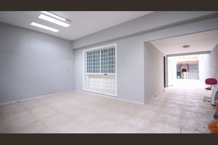 Casa à venda com 227m², 3 quartos e 5 vagas