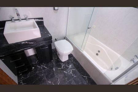 Casa à venda com 227m², 3 quartos e 5 vagas