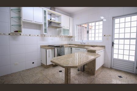 Casa à venda com 227m², 3 quartos e 5 vagas