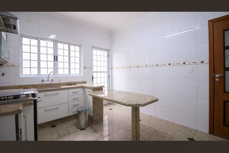 Casa à venda com 227m², 3 quartos e 5 vagas