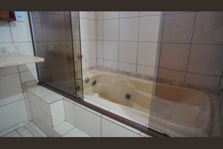 Casa à venda com 119m², 3 quartos e 1 vaga Casa à venda com 119m², 3 quartos e 1 vagaBanheira