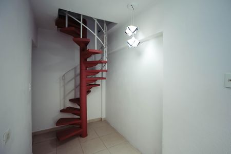 Sala de casa à venda com 2 quartos, 60m² em Vila Cristalia, São Paulo