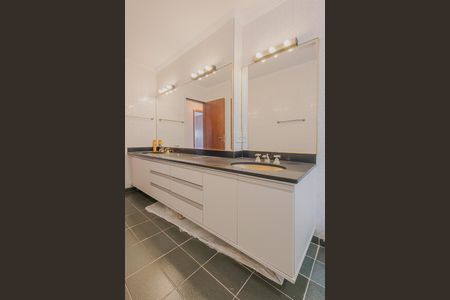 Apartamento à venda com 147m², 3 quartos e 2 vagasBanheiro 2