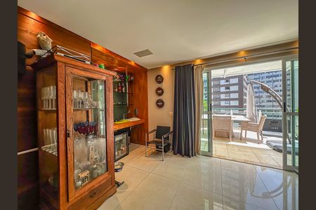 Apartamento à venda com 230m², 3 quartos e 2 vagasCobertura