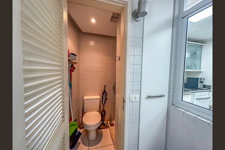 Apartamento à venda com 230m², 3 quartos e 2 vagasBanheiro de Serviço