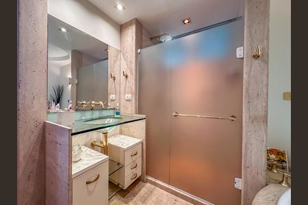 Apartamento à venda com 230m², 3 quartos e 2 vagasBanheiro da Suíte