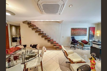 Apartamento à venda com 230m², 3 quartos e 2 vagasSala