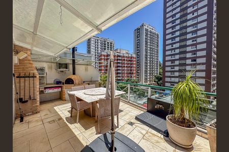 Apartamento à venda com 230m², 3 quartos e 2 vagasCobertura