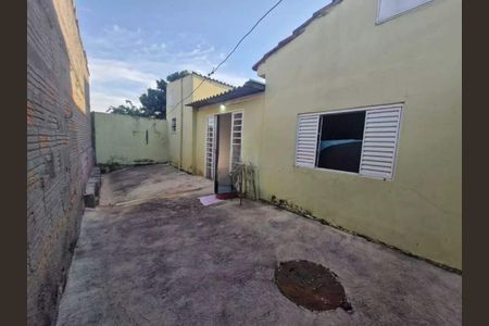 Casa à venda com 78m², 2 quartos e 3 vagas