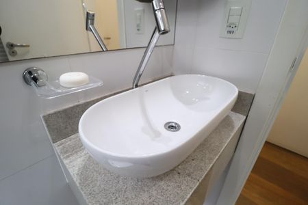 Casa para alugar com 322m², 4 quartos e 4 vagasBanheiro Social