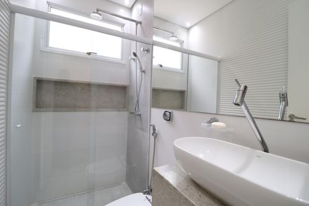 Casa para alugar com 322m², 4 quartos e 4 vagasBanheiro Social