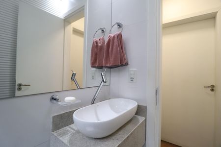 Casa para alugar com 322m², 4 quartos e 4 vagasBanheiro Social