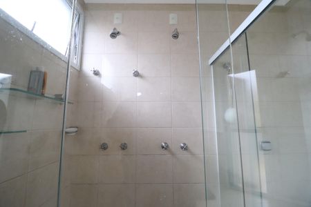 Casa para alugar com 322m², 4 quartos e 4 vagasBanheiro Suíte 1