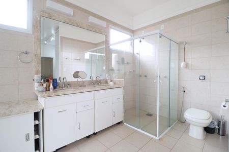 Casa para alugar com 322m², 4 quartos e 4 vagasBanheiro Suíte 1