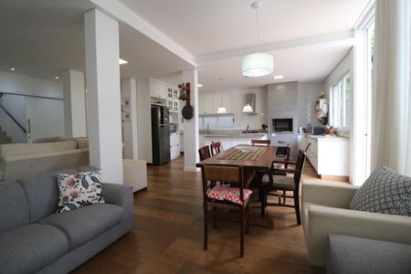 Casa para alugar com 322m², 4 quartos e 4 vagasSala