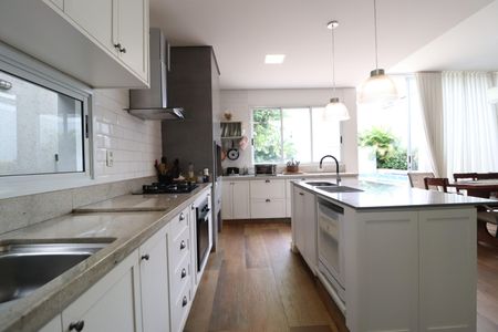 Casa para alugar com 322m², 4 quartos e 4 vagasCozinha