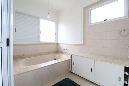 Casa para alugar com 322m², 4 quartos e 4 vagasBanheiro Suíte 1