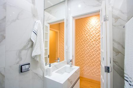 Casa à venda com 250m², 3 quartos e 3 vagas Casa à venda com 250m², 3 quartos e 3 vagasBanheiro social