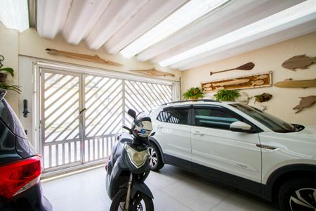 Casa à venda com 250m², 3 quartos e 3 vagas Casa à venda com 250m², 3 quartos e 3 vagasGaragem