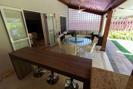 Casa de condomínio à venda com 180m², 3 quartos e 4 vagasÁREA EXTERNA GOURMET FUNDOS