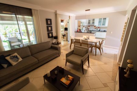 Casa de condomínio à venda com 180m², 3 quartos e 4 vagasSALA