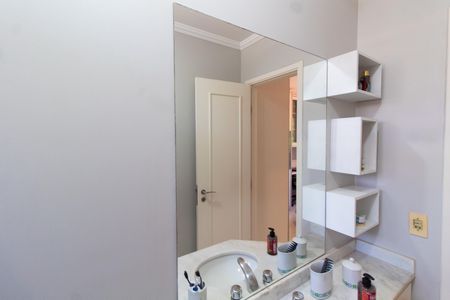 Casa de condomínio à venda com 180m², 3 quartos e 4 vagasBANHEIRO DA SUITE 1