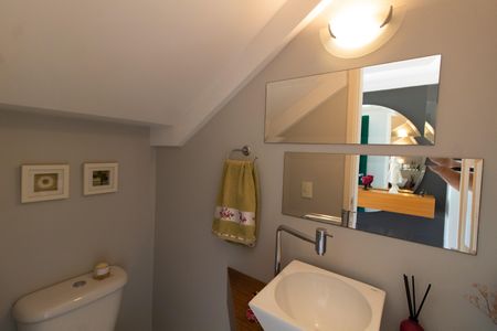 Casa de condomínio à venda com 180m², 3 quartos e 4 vagasLAVABO