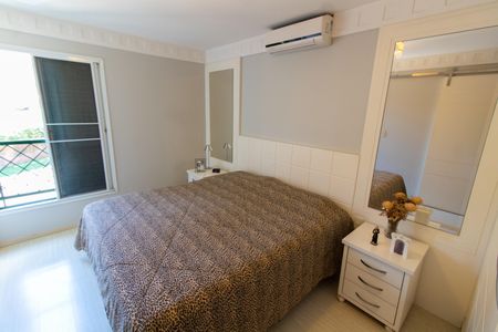Casa de condomínio à venda com 180m², 3 quartos e 4 vagasSUITE 2